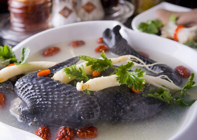 枸杞红枣乌鸡汤